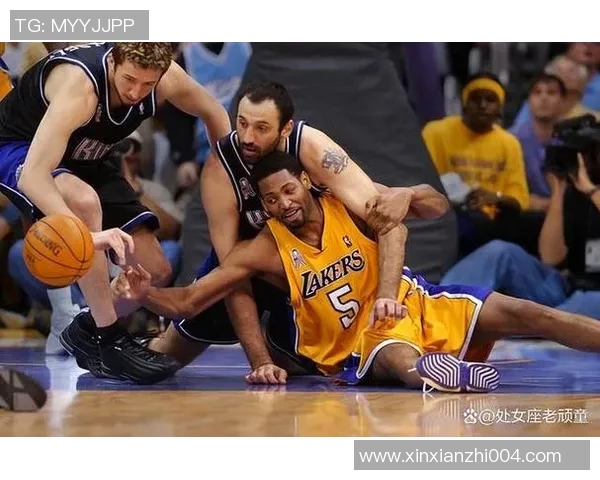 湖人2000年季后赛对决国王的经典战役回顾与精彩瞬间分析